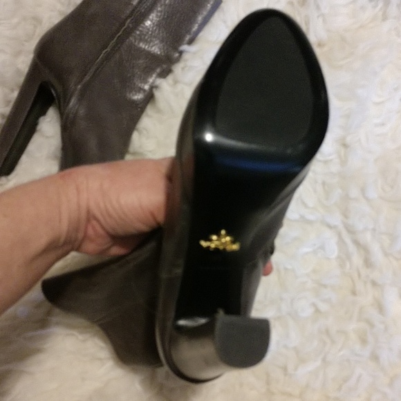 BRAND NEW 💯 PERCENT AUTHENTIC PRADA GREY ITALIAN - Picture 2 of 6